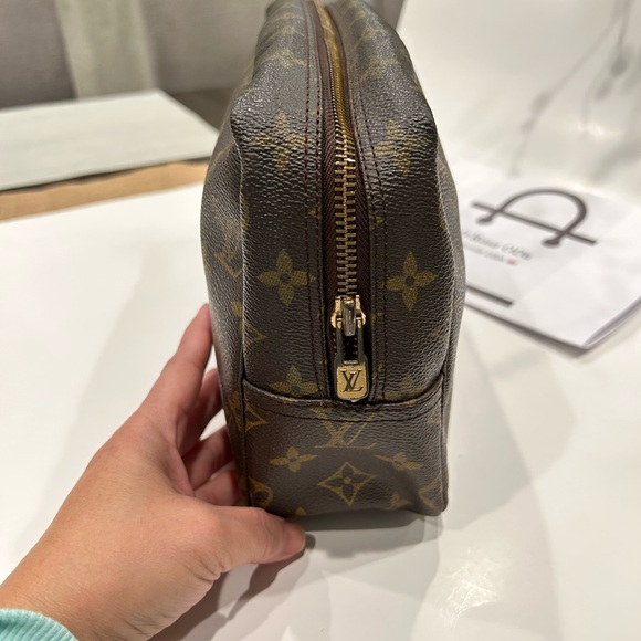 Authentic Louis Vuitton Trousse 28 - Picture 2 of 4